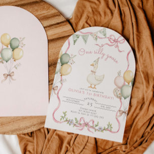 Invitation Un anniversaire de 1 an d'une fille rose, une oie
