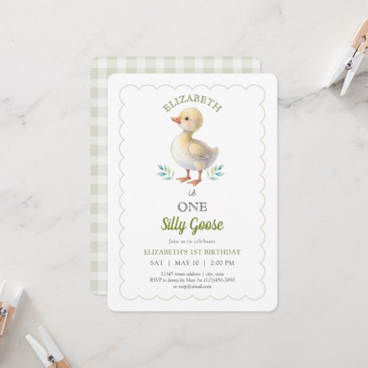 Invitation Un anniversaire de premier an pour bébé en gingham (Devant/Arrière en situation)