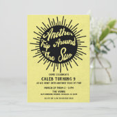 Invitation Un Autre Voyage Autour De L'Anniversaire Soleil Ja (Debout devant)