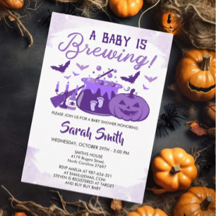 Invitation Un Bébé brasse du Baby shower d'Halloween violet
