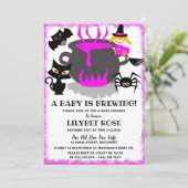 Invitation Un bébé brasse le Baby shower d'Halloween Cauldron (Debout devant)