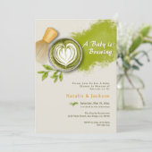 Invitation Un bébé brasse Matcha Latte Baby shower (Debout devant)