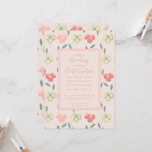 Invitation Un bébé est en floraison Baby shower rose Pansies (Devant/Arrière en situation)