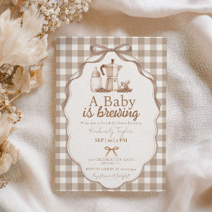 Invitation Un bébé prépare une cafetière bébé shower
