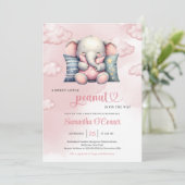 Invitation Un doux petit cacahuète mignon éléphant sur le nua (Debout devant)