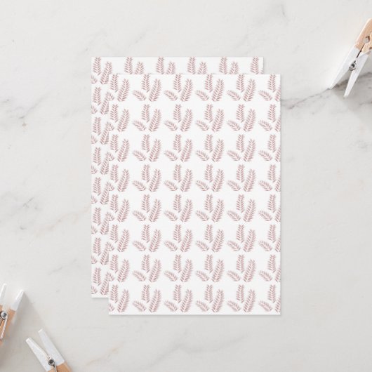 Invitation un fond blanc avec des feuilles roses dessus (Devant/Arrière en situation)