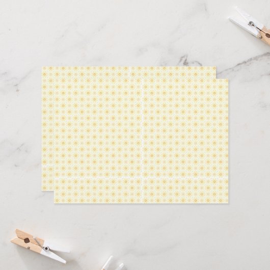 Invitation un fond jaune et blanc avec des petits cercles (Devant/Arrière en situation)