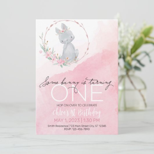 Invitation Un lapin devient un (Debout devant)