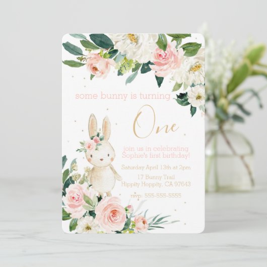 Invitation Un lapin devient un premier anniversaire (Debout devant)