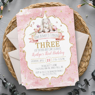 Invitation Un lapin est en train d'atteindre trois 3ème anniv