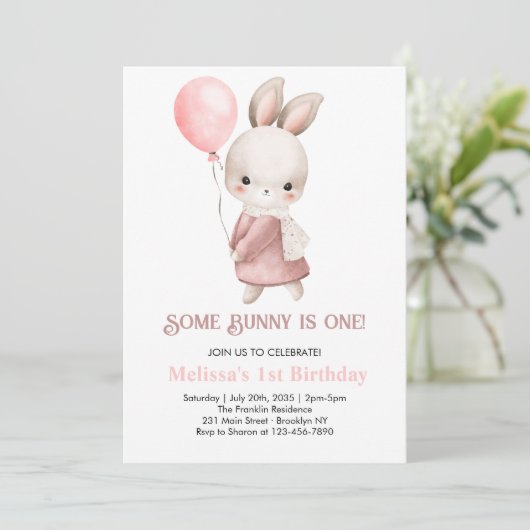 Invitation Un lapin est un lapin rose 1er anniversaire (Debout devant)