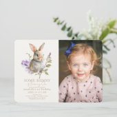 Invitation Un lapin pourpre Lilac Floral Photo 1er anniversai (Debout devant)