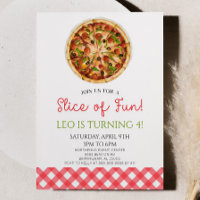 Un morceau de plaisir ! Pizza fête d'anniversaire