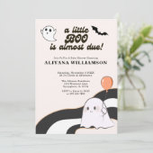 Invitation Un petit Baby shower Boo Halloween mignon (Debout devant)