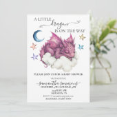 Invitation Un petit dragon dormant sur le Baby shower nuageux (Debout devant)
