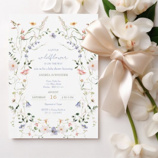 Invitation Un Petit Fleur sauvage Se Trouve Sur Le Chemin Du