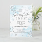 Invitation Un petit flocon de neige est sur le baby shower (Debout devant)