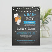 Invitation Un petit garçon brassant une douche Bières Invitat (Debout devant)