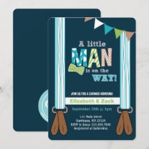 Un petit homme suspend l'invitation au Baby shower