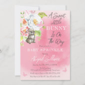 Invitation Un Petit Lapin Doux Est Sur Le Chemin Bébé Sprinkl (Devant)