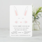 Invitation Un petit lapin est en chemin baby shower invitatio (Debout devant)