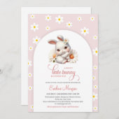Invitation Un petit lapin mignon avec des pâquerettes rose pr (Devant / Derrière)