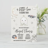 Invitation Un petit livre est presque dû ! Baby shower d'Hall (Debout devant)