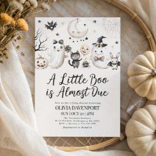 Invitation Un petit livre est presque dû Baby shower d'Hallow