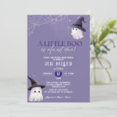 Invitation Un petit livre est presque dû baby shower d'Hallow (Debout devant)