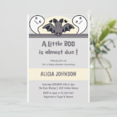 Invitation Un petit livre est presque prévu pour Halloween (Debout devant)