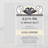 Invitation Un petit livre est presque prévu pour Halloween (Devant / Derrière)