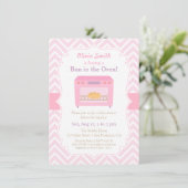 Invitation Un petit pain dans le four rose bébé Douche Invita (Debout devant)