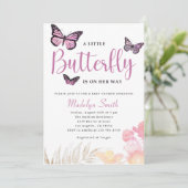 Invitation Un Petit Papillon Est En Chemin Baby shower Rose (Debout devant)