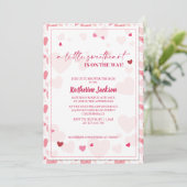 Invitation Un petit valentines un peu amoureuse baby shower d (Debout devant)