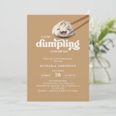 Invitation Un Peu De Dumpling Est En Chemin Baby shower (Debout devant)