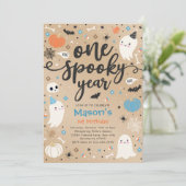 Invitation Une année Éffrayante mignonne Halloween Ghost 1er  (Debout devant)