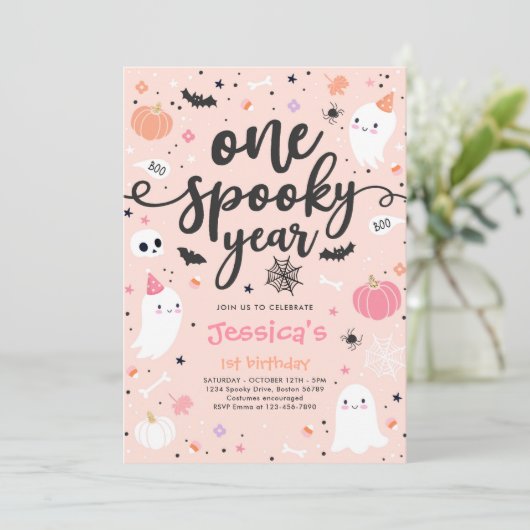 Invitation Une année Éffrayante mignonne Halloween Ghost 1er  (Debout devant)