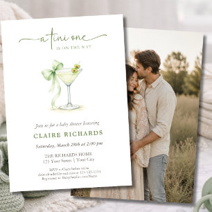 Invitation Une élégante photo de baby shower sage neutre pour