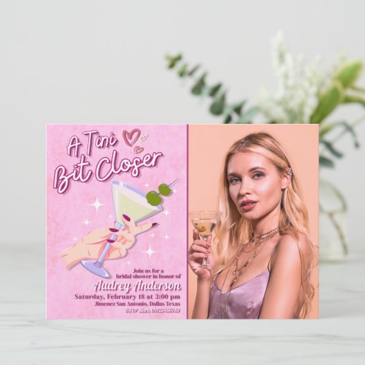 Invitation Une Fête des mariées Martini un peu plus proche de (Debout devant)