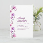 Invitation Une Fleur Est En Baby shower Violet Fleur Invitati (Debout devant)