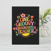 Invitation Une institutrice de maternelle super cool (Debout devant)