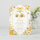 Invitation Une petite abeille jaune bébé Shower Daisy (Debout devant)