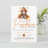 Invitation Une petite citrouille automne bébé singe Shower (Debout devant)