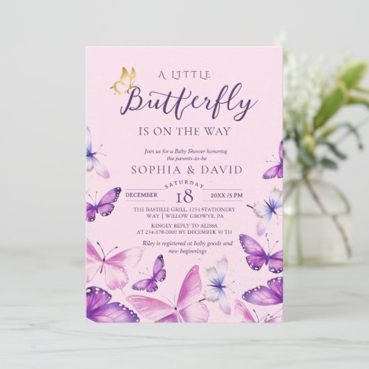 Invitation Une petite fête de bébé papillon violet (Debout devant)