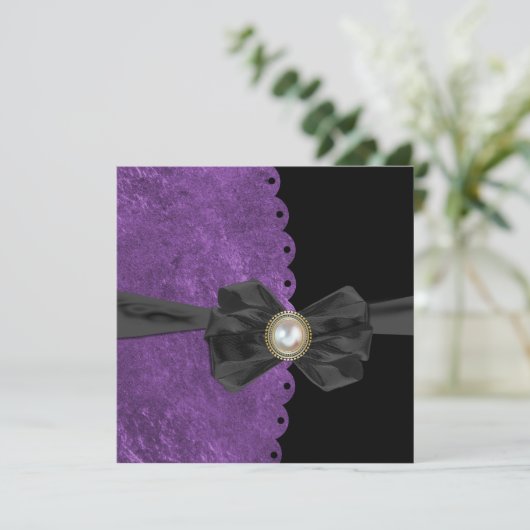 Invitation Une pétoncle violette luxuriante avec des invitati (Debout devant)