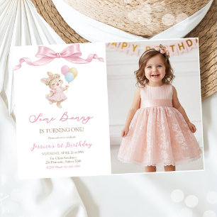 Invitation Une photo d'anniversaire pour Some Bunny Girl Pink