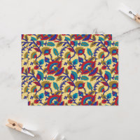 Une pièce d'art textile vibrante avec du rouge aud