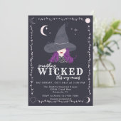 Invitation Une sorcière à la fête d'Halloween (Debout devant)