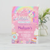 Invitation Unicorn inoubliable Donut Sweet 4e anniversaire en (Debout devant)