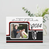 Invitation Varsity Band Saxophone Graduation Photo Rouge (Debout devant)